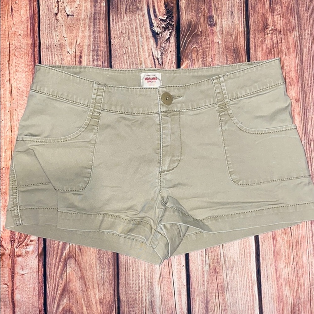 🐥 Khaki shorts